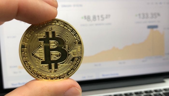 O volume de negociação da Coinbases caiu mais de 40% no primeiro trimestre, com ganhos piores do que o esperado e uma perspectiva negativa