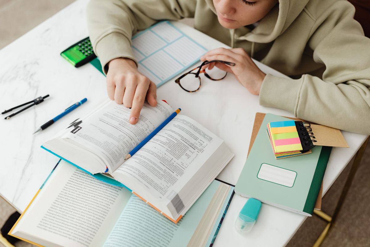 SESC oferece vagas (EJA) gratuitas para jovens e adultos terminarem os estudos; veja!