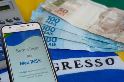 O pagamento do 14º salário do INSS tem sido um dos assuntos mais debatidos no país. Saiba como esta o andamento da aprovação.