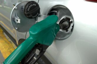 Gasolina tem mais uma queda e atinge o menor valor em 11 meses