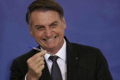 APROVADO: Bolsonaro sanciona piso de R$ 4.700 para enfermeiros; veja