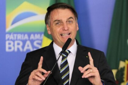 Bolsonaro promete manter o Auxílio Brasil de R$ 600 em 2023