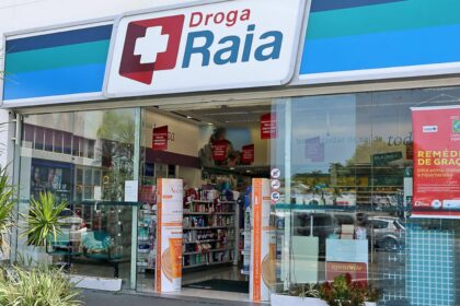 Droga Raia abre mais de 700 vagas de emprego em agosto; veja cargos