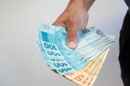 AUXÍLIOS do Governo em OUTUBRO: Veja qual o valor para cada um; confira