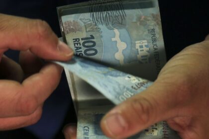 AUXÍLIO DE R$ 1.000 LIBERADO pela Caixa (07/11)? Veja