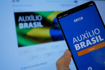 Caixa envia mensagem a quem fez empréstimo do Auxílio Brasil explicando desconto; Entenda