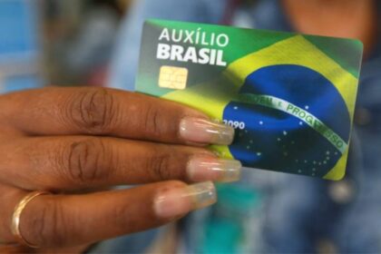 Novo cartão de débito do Auxílio Brasil pode chegar para TODOS beneficiários em 2023; veja