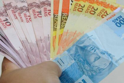 Novo salário mínimo de R$1320 será pago neste mês de janeiro