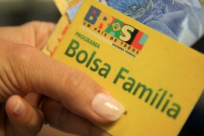 Saiba como é possível ganhar R$ 900 por mês do BOLSA FAMÍLIA